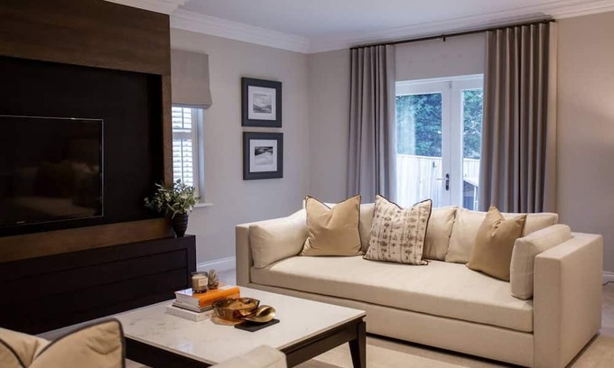 Crawcrook Casa | Welcome to our 5-bed, pool haven in the heart of Medburn Village, Newcastle