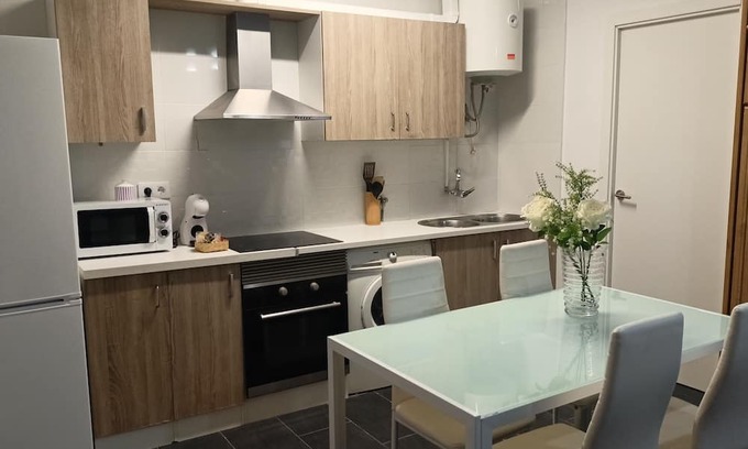 Toledo Apartamento | Piso en Toledo: a 10 Minutos por Autovía del Casco Histórico y 5 Minutos del AVE