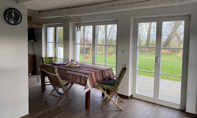 Oberndorf Casa | Reetdachkate am Deich auf Großem Grundstück