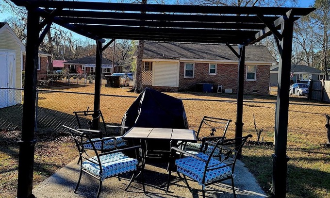 Goose Creek Casa | Pet Friendly 2 bedroom home