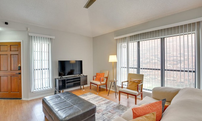 North Central Carrollton Casa | Pet-Friendly Carrollton Home w/ Fenced Backyard!