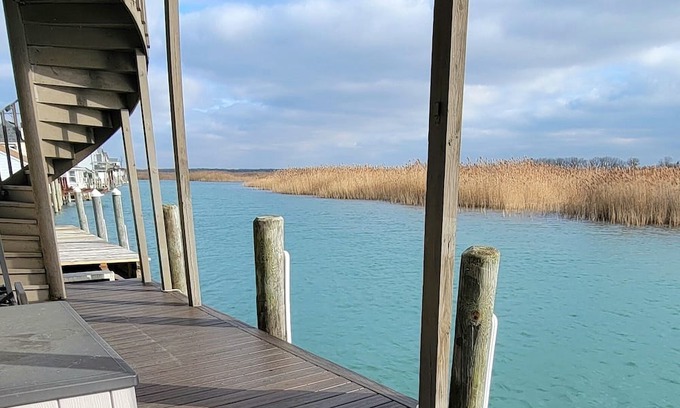 Anchorville Casa | Lake St. Clair Canal Cottage. Fishing, views, dockage, and more!