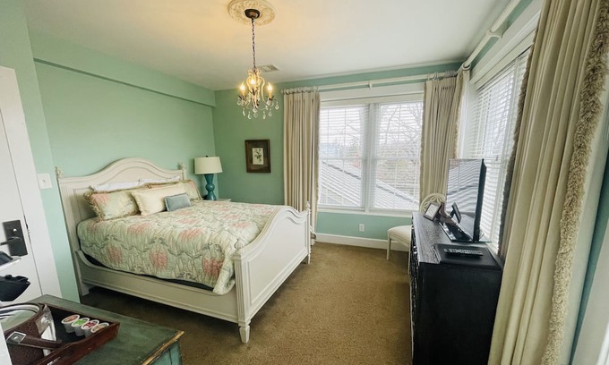 Clemmons Apartamento | Arboretum Room queen - Non- Smoking- No Pet