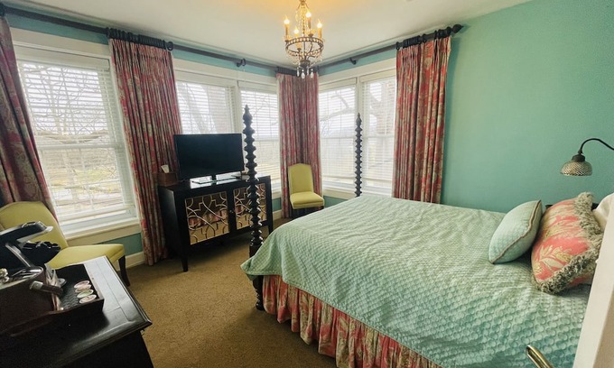 Clemmons Apartamento | Oak Tree Room queen - Non- Smoking- No Pet