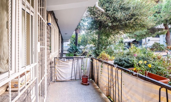 Caddebostan Mahallesi Apartamento | Chic Flat with Balcony Close to Caddebostan Shore