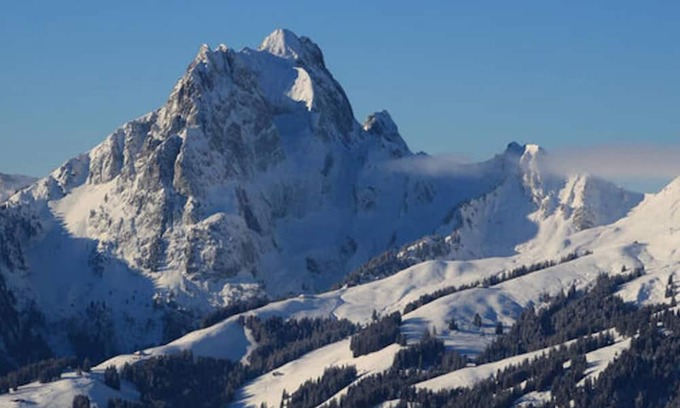 Rougemont Apartamento | Gstaad , Switzerland skiing from exclusive Rougemont chalet apartment,