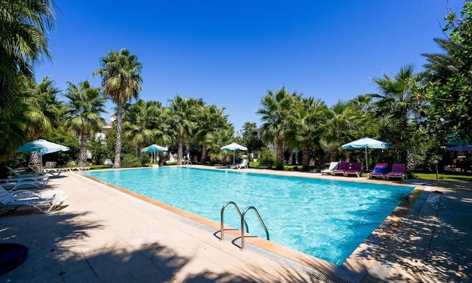 Camyuva Apartamento | Peaceful Flat with Shared Pool in Camyuva Kemer