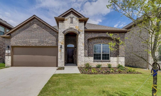 Aubrey Casa | New property nestled in a safe and cozy neighborhood in North Texas
