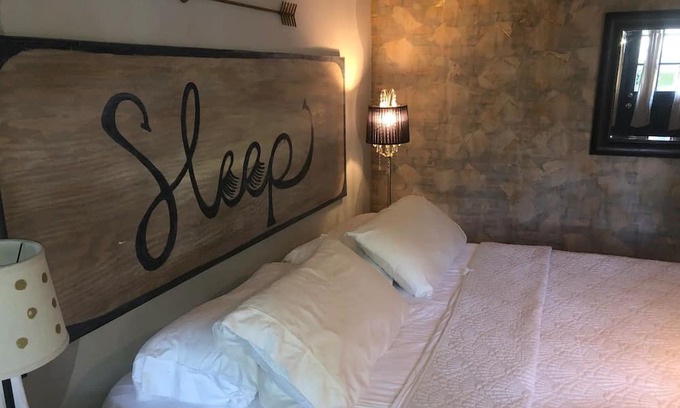 Winston - Salem Cabaña | Cozy Courtyard Cottage~Downtown Winston Salem Pet Friendly ~ No Pet Fees