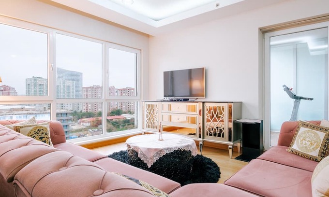 Atasehir Apartamento | Sleek Residence with View 6 min to Brandium Mall