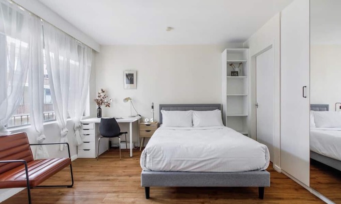 St. Kilda East Apartamento | The Leafy LandsdowneA Cosy Poolside Studio