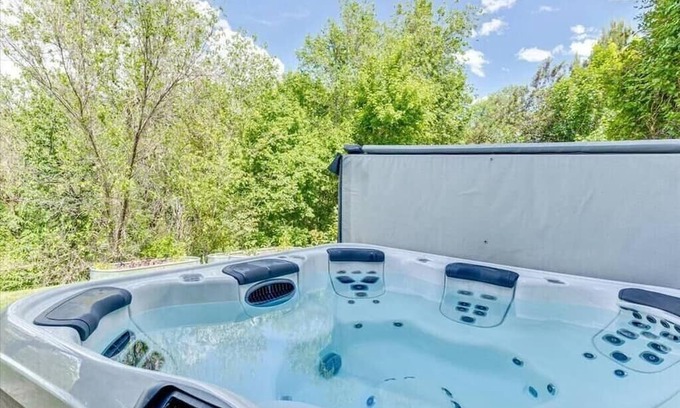 Highland Casa | Highland Oasis | New Hot Tub | Hammock | Fire Pit