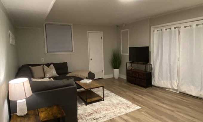 Charlotte Park Casa | 2 bed 1 bath in Charlotte Park, West Nashville. Pet Friendly!