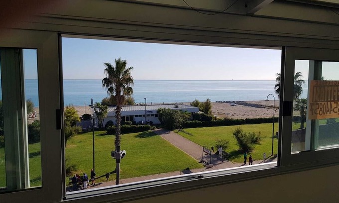 Porto Sant'Elpidio Casa | Holiday Home 'Porto Sant' Elpidio 1' with Sea View, Private Terrace and Air Conditioning