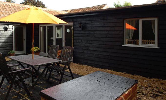 Norwich Casa | Holiday Barn with Lake views - 15 mins from Norwich city