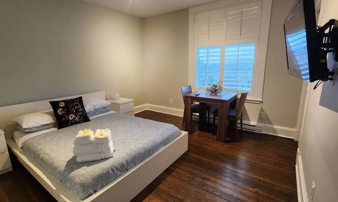 Desjardins Apartamento | La Juliette - Private Bathroom and Balcony