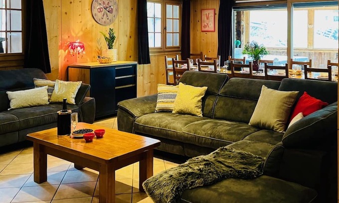 Les Prodains Chalet De Esquí | Charming property in a quiet hamlet near to the Prodain Express ski lift.