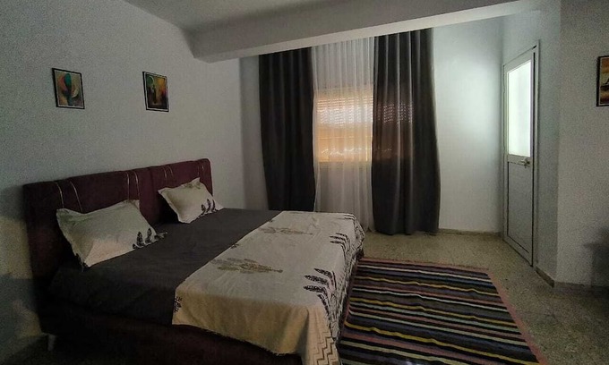Pic ville Apartamento | Charming 3-bedroom Apartment in Cité Habib, Sfax, Tunisia With TV and AC 🌿