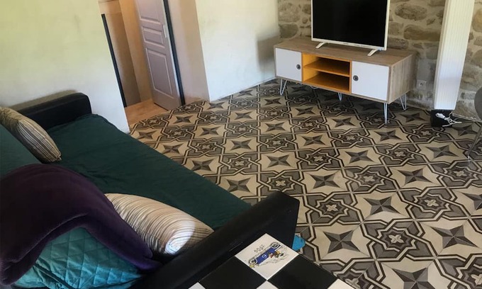 Saint-Sauveur-de-Cruzieres Cabaña | Cottage 'Gite Figuier Et Vignes' with Shared Pool, Private Terrace and Wi-Fi