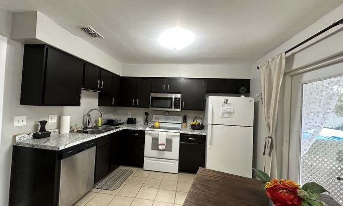 Winter Springs Casa | Gorgeous and Cozy Two Bedroom Townhome