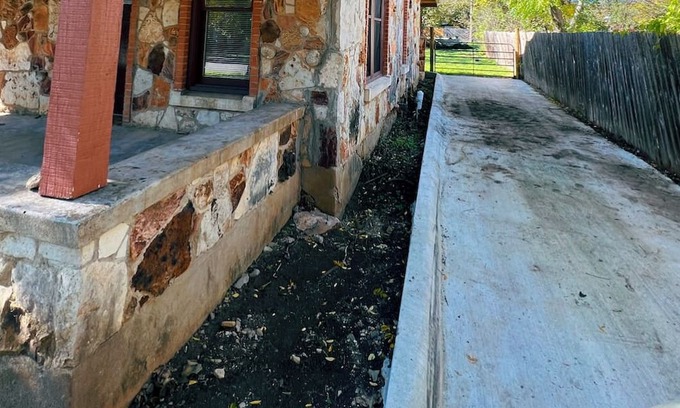 Heritage Casa | Cozy Spaceship Ranch House Meets Historical San Marcos