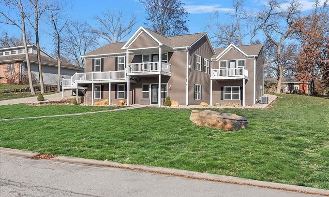 Chatham Casa | Modern and Spacious 5BR 3BA w/walking trail and lake view! Chatham/Springfield