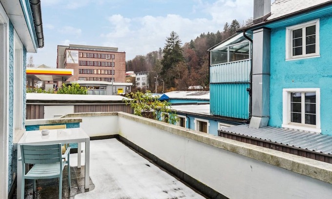 Dietikon District Apartamento | Bunkers' Nook: Your Shared Haven Awaits