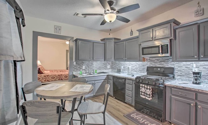 Freret Cabaña | Uptown Nola Abode, 4 Miles to the French Quarter!