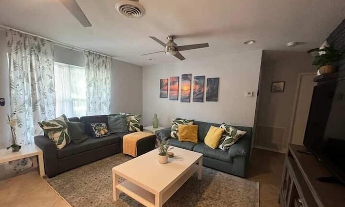 Coral Heights Apartamento | 3 Bedroom 751272 by Houzlet