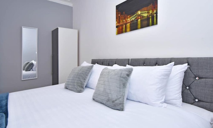 Forsbrook Casa | Edensor House by YourStays, a colourful restful retreat!