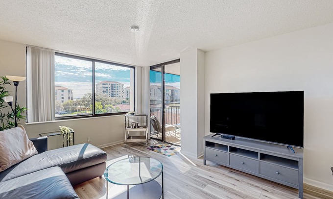 Palma del Mar Condominio | Bay & golf course-view condo with pool, spa, fishing pier, & private balcony