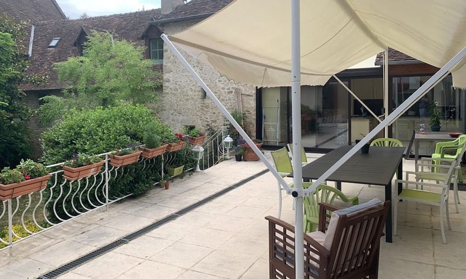 Cherisay Casa | Maison de Village du 18ème, Piscine Intérieure Chauffée & Sauna, Étang, 2h Paris
