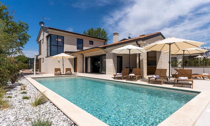Kadumi Casa | Villa Ursaria, gorgeous villa for 8 guests with heated pool and wellness only 6 km from of Porec and
