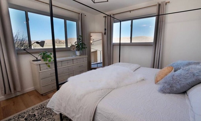 Wellington Casa | Nine Mile Ranch | 4BR, Views, Fireplace, Office