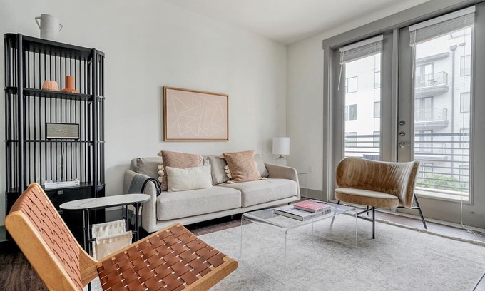 Govalle Apartamento | Stylish East Austin 2BR w/ Deck & W/D, nr Shops & Dining, by Blueground