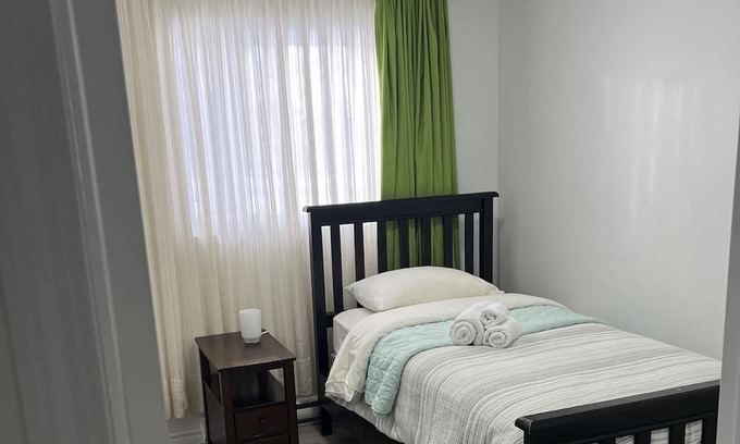 Brandon Apartamento | Stickney bedroom 1.