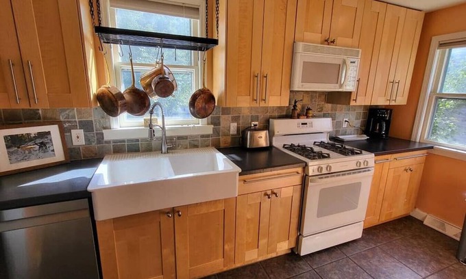 Lyndhurst Casa | Cute 3 b 1 b Family home in Cle