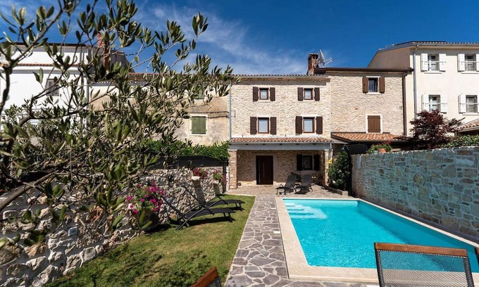 Cepljani Casa | Villa Stonehouse is a nice rustic terraced house only 3,5 km from the sea and the town Umag.