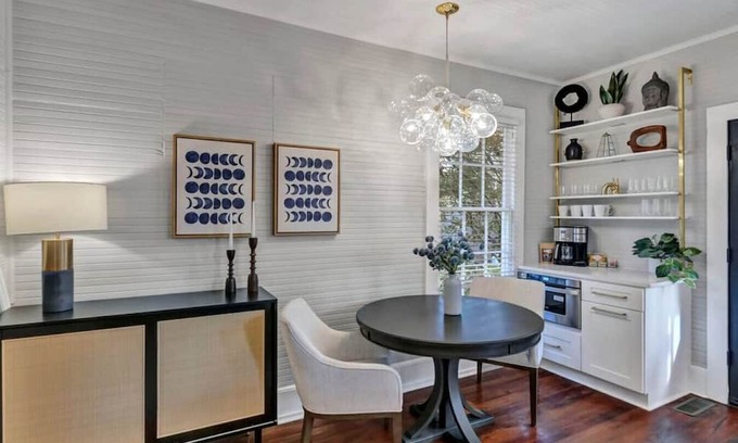 Earlewood Casa | The Wren | 1BR 2BA Guesthouse