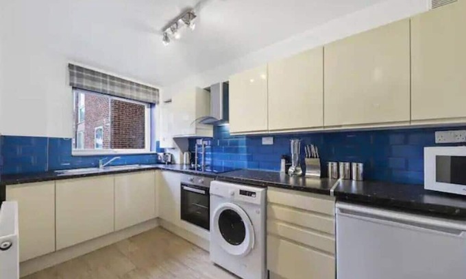 Marlborough Apartamento | NEW Modern Gem Apt with Parking