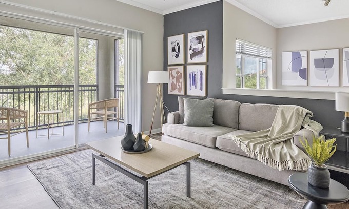 Sanford Apartamento | Modern Apartment in Prime Location (ID1276X306)