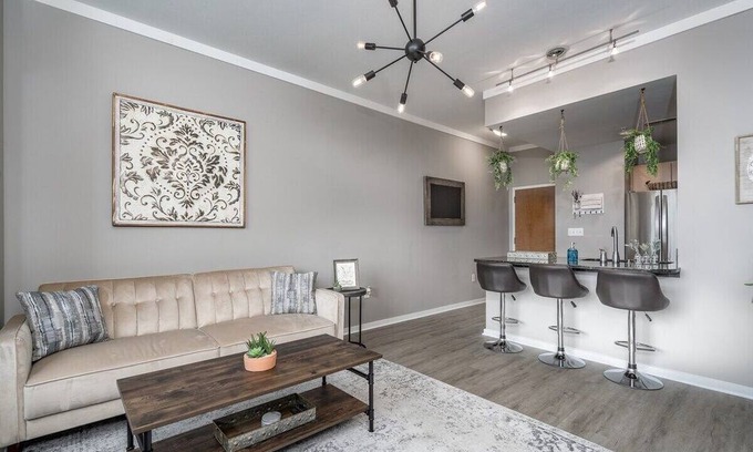 Fourth Ward Condominio | Free Parking I Uptown Luxury w/ Pool & Rooftop