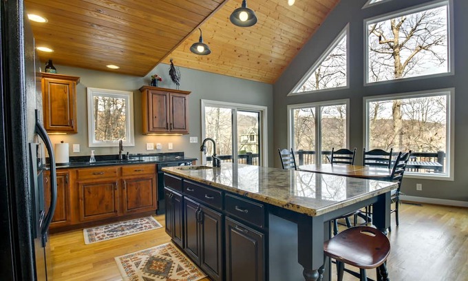 Pedlars Edge Cabaña | Wintergreen Resort Home: Close to Slopes & Trails