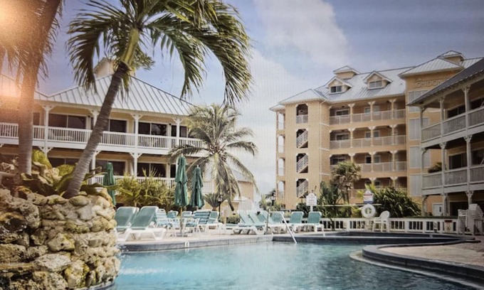 Colliers Bay Condominio | Morritt's Tortuga Club :Three pools , lovely beach and pier. 2Bd/2Bth.
