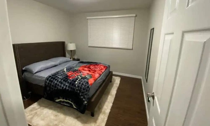 London Casa | 2 Rooms in London, ON