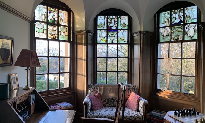 Helensburgh Casa | Grade 1 fairytale house at the top of Helensburgh with views over the Clyde.