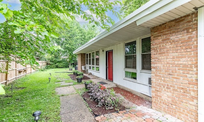 Homewood Casa | Cozy Rest-Haven, walking distance from Metra station and downtown Flossmoor