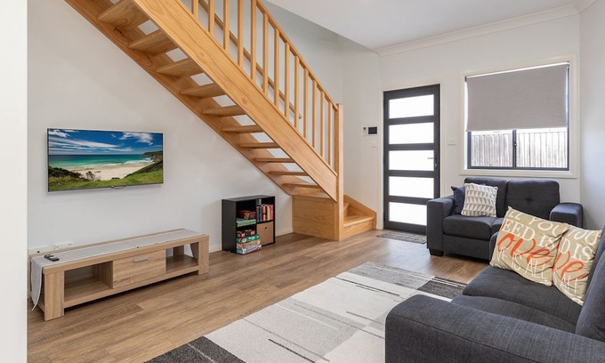 Forster Villa | Villa 1/84 Macintosh St