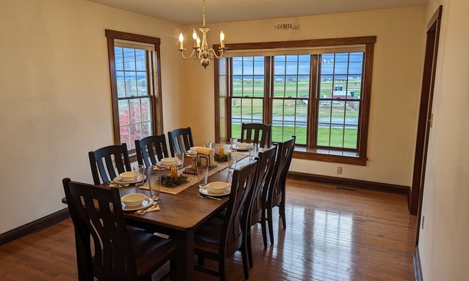 Ronks Casa | Large 5 BR home, Views of Amish farmland and Strasburg Railroad