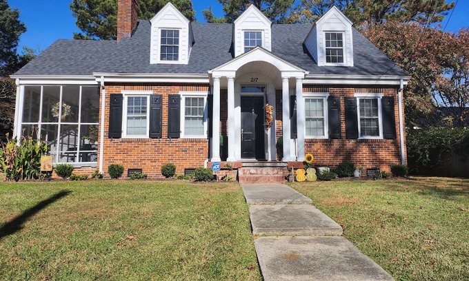 Edenton Cabaña | Classic Cottage in the center of downtown historic district in Edenton.